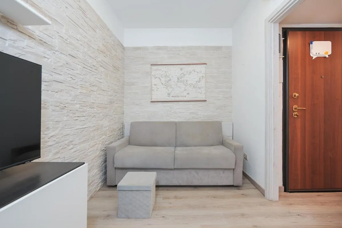 מילאנו Comfortable Apartment 0*,  איטליה